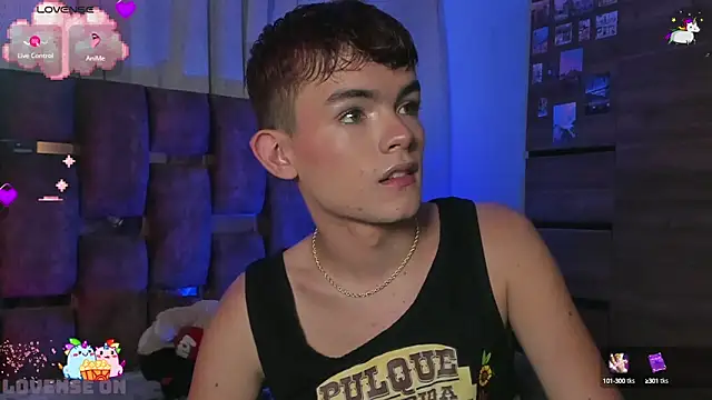 Snapshot of Angelo_018 chatting on March 10, 2025, 12:39 am Angelo 018 online show from March 10, 2025, 12:39 am