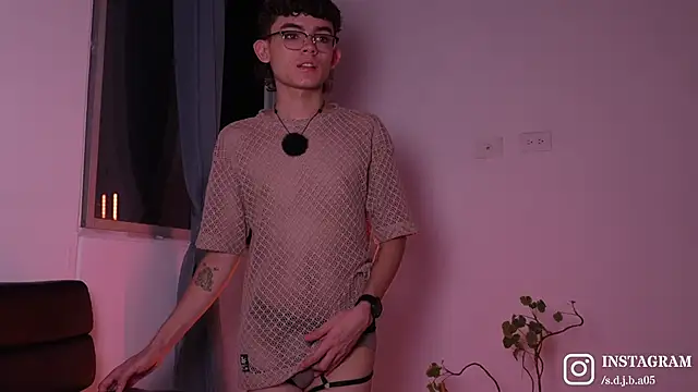 Snapshot of Angelo_018 chatting on February 12, 2026, 11:48 pm Angelo 018 online show from February 12, 2026, 11:48 pm