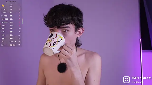 Angelo 018 online show from April 10, 2026, 3:35 am