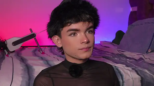 Snapshot of Angelo_018 chatting on October 24, 2025, 4:33 am Angelo 018 online show from October 24, 2025, 4:33 am