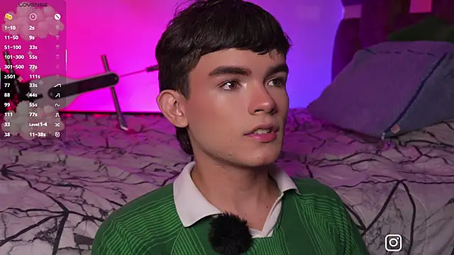 Snapshot of Angelo_018 chatting on October 19, 2025, 5:32 am Angelo 018 online show from October 19, 2025, 5:32 am