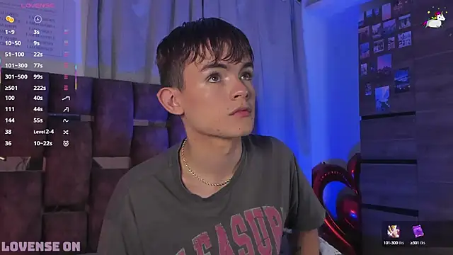 Snapshot of Angelo_018 chatting on March 19, 2025, 6:14 am Angelo 018 online show from March 19, 2025, 6:14 am