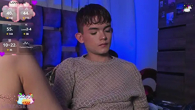 Snapshot of Angelo_018 chatting on March 10, 2025, 3:45 am Angelo 018 online show from March 10, 2025, 3:45 am