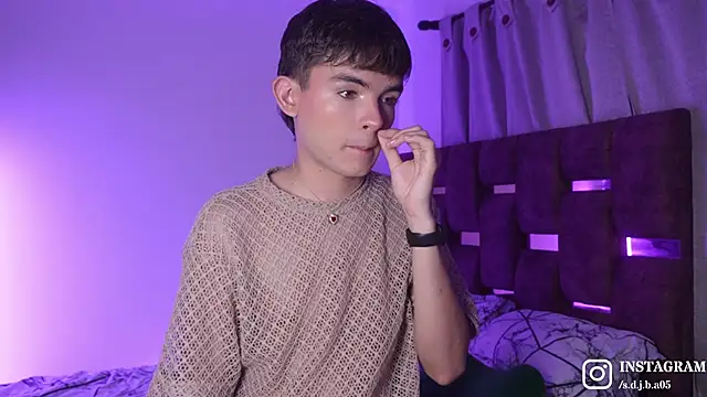 Snapshot of Angelo_018 chatting on September 11, 2025, 4:12 am Angelo 018 online show from September 11, 2025, 4:12 am