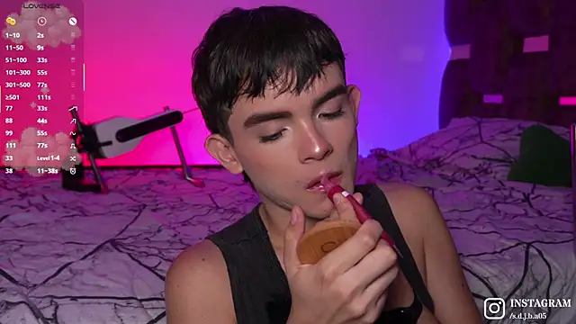 Snapshot of Angelo_018 chatting on October 18, 2025, 9:33 am Angelo 018 online show from October 18, 2025, 9:33 am