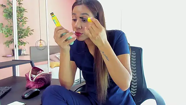 Alana Suares1 online show from September 12, 2025, 7:35 pm