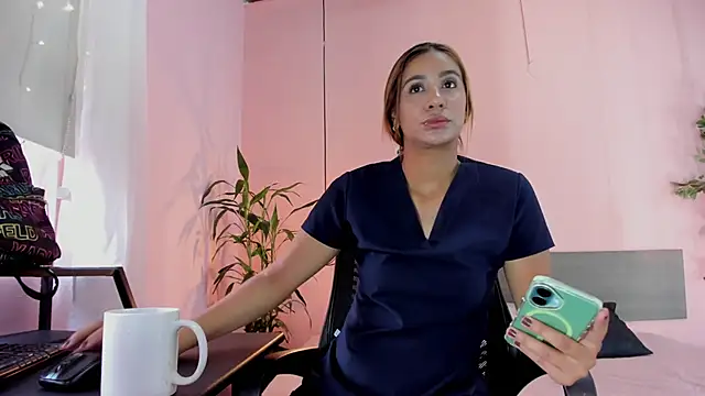 Alana Suares1 online show from September 25, 2025, 8:26 pm