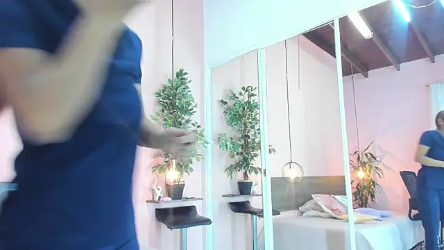 Alana Suares1 online show from September 18, 2025, 8:56 pm