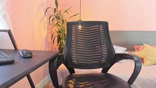 Alana Suares1 online show from September 10, 2025, 7:57 pm