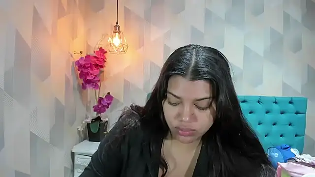 Snapshot of LindaBreeS chatting on June 2, 2026, 1:22 pm LindaBreeS online show from June 2, 2026, 1:22 pm