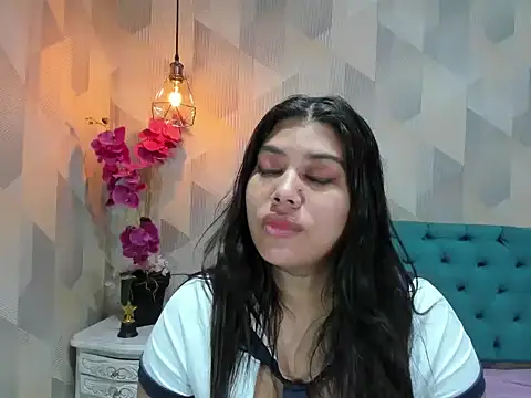 Snapshot of LindaBreeS chatting on November 15, 2025, 10:19 am LindaBreeS online show from November 15, 2025, 10:19 am