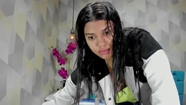 Snapshot of LindaBreeS chatting on November 1, 2025, 12:32 pm LindaBreeS online show from November 1, 2025, 12:32 pm