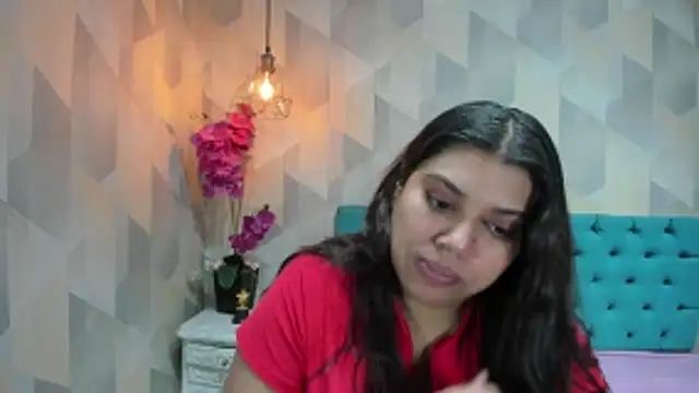 Snapshot of LindaBreeS chatting on June 12, 2026, 2:26 pm LindaBreeS online show from June 12, 2026, 2:26 pm