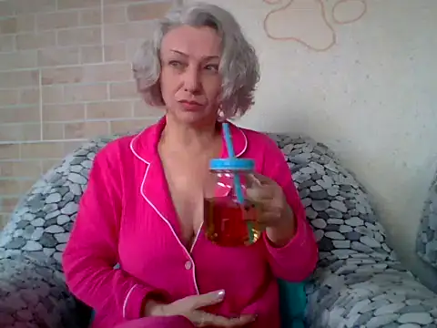 Lorie Carrie online show from April 1, 2026, 9:21 am