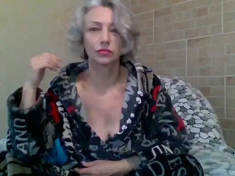 Lorie Carrie online show from November 4, 2025, 8:40 am