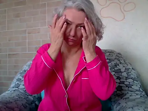 Lorie Carrie online show from April 2, 2026, 8:43 am