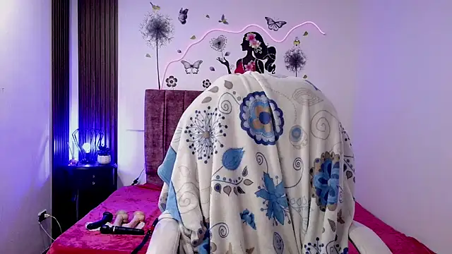 Snapshot of elena_detroya chatting on December 15, 2025, 12:33 pm elena detroya online show from December 15, 2025, 12:33 pm