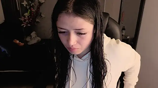 almma shy online show from November 4, 2025, 2:32 pm