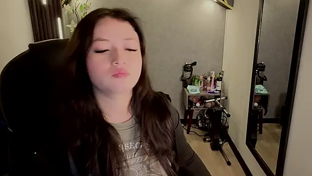 almma shy online show from September 13, 2025, 3:45 pm