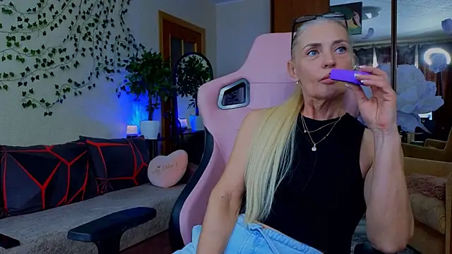 Snapshot of amelia_blondy chatting on April 20, 2026, 12:41 pm amelia blondy online show from April 20, 2026, 12:41 pm