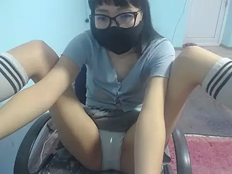 elllaaxx online show from April 15, 2026, 4:18 am