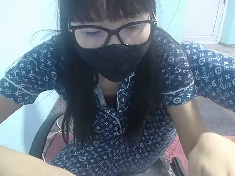 Snapshot of elllaaxx chatting on May 15, 2026, 4:10 am elllaaxx online show from May 15, 2026, 4:10 am