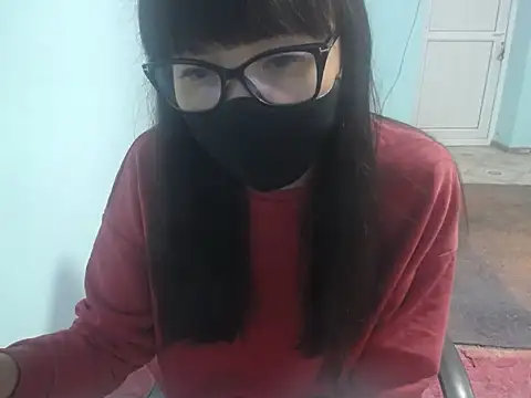 Snapshot of elllaaxx chatting on May 12, 2026, 10:32 am elllaaxx online show from May 12, 2026, 10:32 am