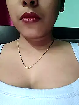 Snapshot of sexyindi_couple chatting on January 14, 2025, 1:28 pm sexyindi couple online show from January 14, 2025, 1:28 pm