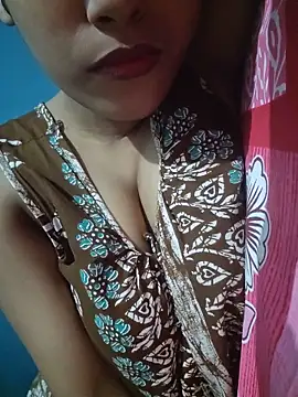 Snapshot of sexyindi_couple chatting on June 8, 2026, 1:11 pm sexyindi couple online show from June 8, 2026, 1:11 pm