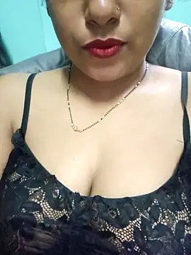 Snapshot of sexyindi_couple chatting on March 15, 2025, 6:14 am sexyindi couple online show from March 15, 2025, 6:14 am