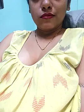 Snapshot of sexyindi_couple chatting on February 17, 2025, 6:09 am sexyindi couple online show from February 17, 2025, 6:09 am