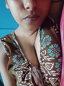 Snapshot of sexyindi_couple chatting on May 25, 2026, 8:24 am sexyindi couple online show from May 25, 2026, 8:24 am