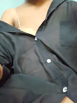 Snapshot of sexyindi_couple chatting on July 30, 2026, 7:51 am sexyindi couple online show from July 30, 2026, 7:51 am
