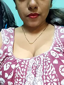 Snapshot of sexyindi_couple chatting on March 9, 2025, 6:00 pm sexyindi couple online show from March 9, 2025, 6:00 pm