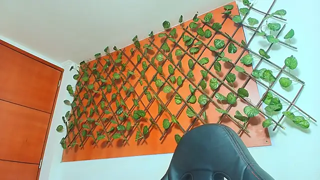 Naughty Kittenm online show from April 15, 2026, 11:38 am