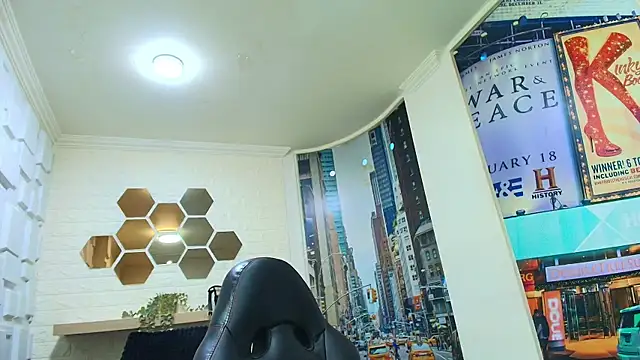 Naughty Kittenm online show from April 1, 2026, 11:33 am