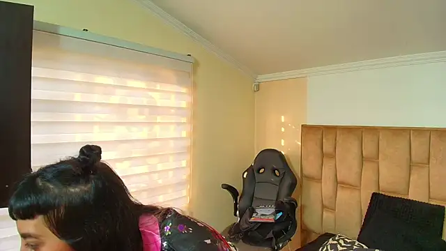 Snapshot of Naughty_Kittenm chatting on December 1, 2025, 11:33 am Naughty Kittenm online show from December 1, 2025, 11:33 am