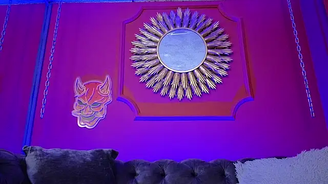 Julieta Russell online show from April 14, 2026, 11:59 am