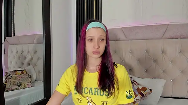 Snapshot of laurem-paulette chatting on February 6, 2026, 7:10 pm laurem-paulette online show from February 6, 2026, 7:10 pm