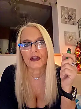 kikkastar online show from December 3, 2025, 9:03 pm