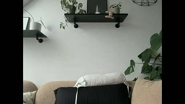 Snapshot of Mary_Wet chatting on December 17, 2025, 2:33 pm Mary Wet online show from December 17, 2025, 2:33 pm