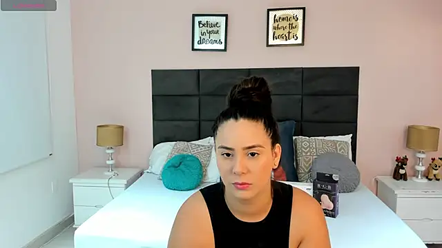 MadisonJenner online show from November 12, 2025, 11:03 am