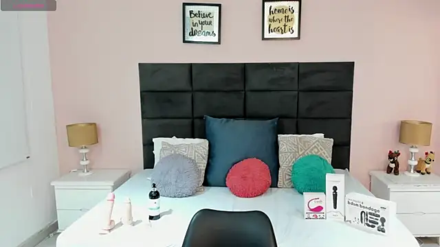 MadisonJenner online show from November 15, 2025, 12:53 pm