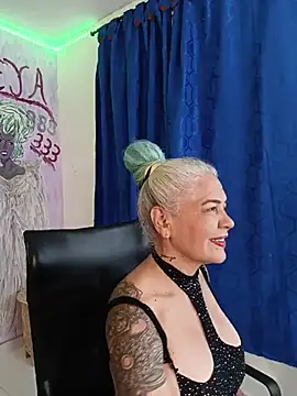 freyadevil333 online show from May 15, 2026, 12:52 am