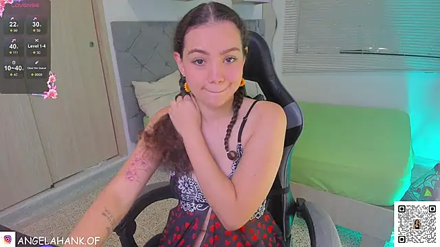 Angela hank2 online show from December 4, 2024, 1:36 pm