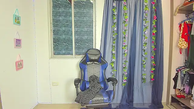 Snapshot of Angela_hank2 chatting on February 13, 2026, 6:52 pm Angela hank2 online show from February 13, 2026, 6:52 pm