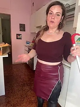 Snapshot of Sunbelxx chatting on April 7, 2026, 8:16 am Sunbelxx online show from April 7, 2026, 8:16 am