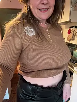 Snapshot of Sunbelxx chatting on April 13, 2026, 7:56 am Sunbelxx online show from April 13, 2026, 7:56 am