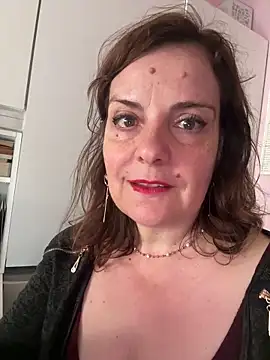 Snapshot of Sunbelxx chatting on May 14, 2026, 7:38 am Sunbelxx online show from May 14, 2026, 7:38 am