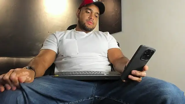 Snapshot of Big_furry_bear13 chatting on June 3, 2026, 5:06 pm Big furry bear13 online show from June 3, 2026, 5:06 pm